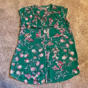 Daniel Rainn maternity floral lightweight v-neck crop-sleeve blouse!